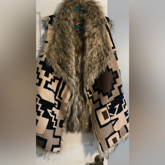 Long faux fur lined vest - Picture 3 of 3